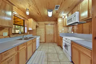 76 Hunters Creek Dr, Huntsville, TX 77340 - Photo 13