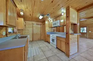 76 Hunters Creek Dr, Huntsville, TX 77340 - Photo 11