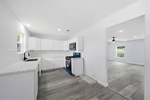 13107 Boreas Dr, Houston, TX 77039 - Photo 9