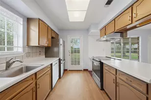 7015 Pella Dr, Houston, TX 77036 - Photo 11