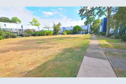 781 Country Place Drive #1061, Houston, TX 77079 - Photo 7