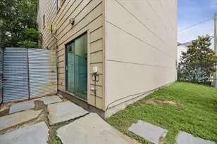 1203 Studer St, Houston, TX 77007 - Photo 13