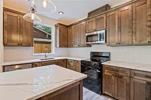 219 E Southland Ave, Alvin, TX 77511 - Photo 11
