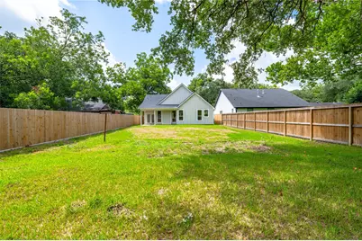 219 E Southland Avenue, Alvin, TX 77511 - Photo 29