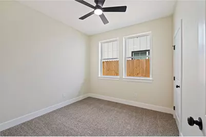 219 E Southland Avenue, Alvin, TX 77511 - Photo 17