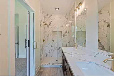 219 E Southland Avenue, Alvin, TX 77511 - Photo 23