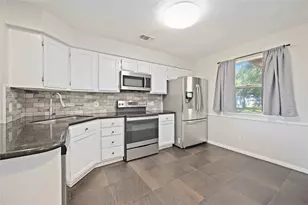 9809 Condor Dr, Conroe, TX 77385 - Photo 9