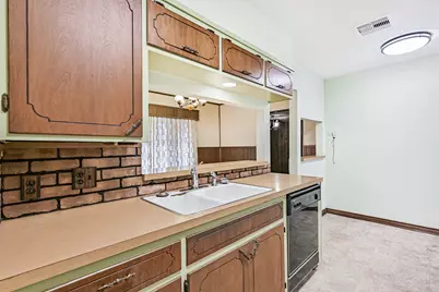 128 Forest Oaks Lane, Lake Jackson, TX 77566 - Photo 11