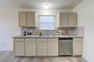 9926 Myrtle Field Ln, Houston, TX 77044 - Photo 11