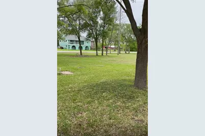 2702 Lake Road, La Marque, TX 77568 - Photo 1