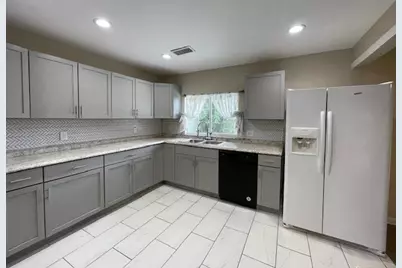 2726 Mesquite Drive, Sugar Land, TX 77479 - Photo 9