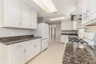 3603 SW Beacon Hill Dr, Pearland, TX 77584 - Photo 13