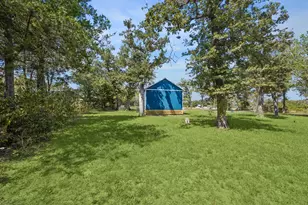 222 Houston Ave, Somerville, TX 77879 - Photo 5