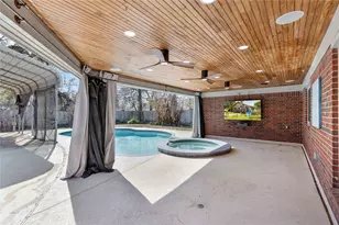 310 Cherry Valley Dr, Houston, TX 77336 - Photo 19