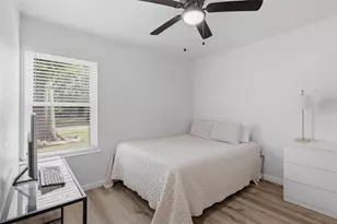 12019 Plumbrook Dr, Houston, TX 77099 - Photo 15