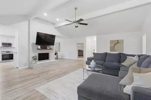 12019 Plumbrook Dr, Houston, TX 77099 - Photo 5