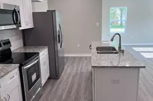 207 S Campbell St, Willis, TX 77378 - Photo 5