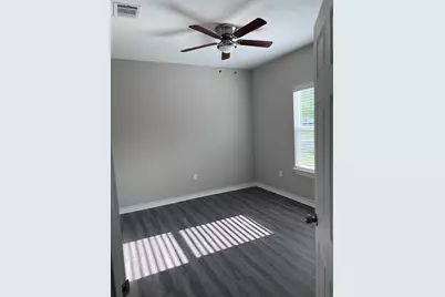 207 S Campbell Street #A/B, Willis, TX 77378 - Photo 9