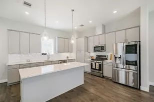 1305 Mayfair Clarkson Ln, Houston, TX 77055 - Photo 13