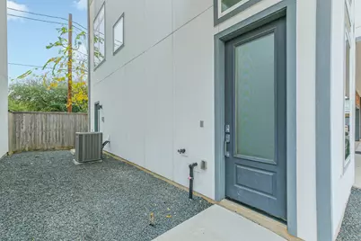 1305 Mayfair Clarkson Lane, Houston, TX 77055 - Photo 3