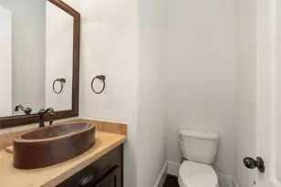 1057 W 24th St, Houston, TX 77008 - Photo 9