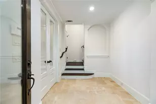 1057 W 24th St, Houston, TX 77008 - Photo 5