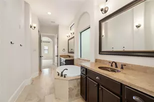 1057 W 24th St, Houston, TX 77008 - Photo 27