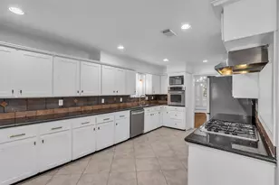 947 Thornton Rd, Houston, TX 77018 - Photo 9