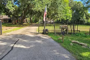 900 Bauer Ave, League City, TX 77573 - Photo 1