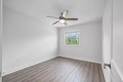 525 11th Street, Galveston, TX 77550 - Photo 9