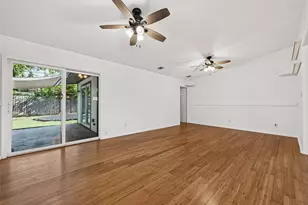 7034 Langdon Ln, Houston, TX 77074 - Photo 11