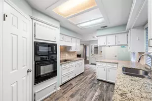 3922 Valley Haven Dr, Kingwood, TX 77339 - Photo 3