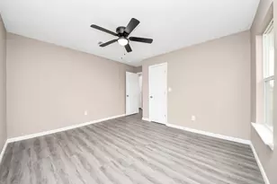 5879 Belcrest St, Houston, TX 77033 - Photo 25