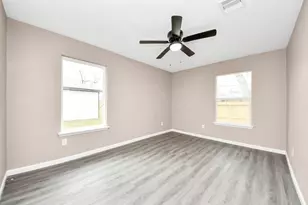 5879 Belcrest St, Houston, TX 77033 - Photo 19