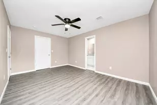 5879 Belcrest St, Houston, TX 77033 - Photo 15