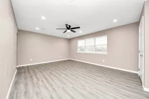 5879 Belcrest St, Houston, TX 77033 - Photo 9