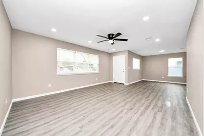 5879 Belcrest Street, Houston, TX 77033 - Photo 9