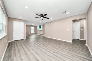 5879 Belcrest St, Houston, TX 77033 - Photo 7