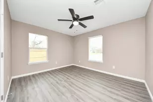 5879 Belcrest St, Houston, TX 77033 - Photo 23