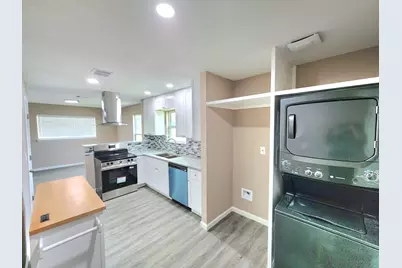 5879 Belcrest Street, Houston, TX 77033 - Photo 35
