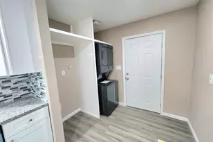 5879 Belcrest St, Houston, TX 77033 - Photo 37