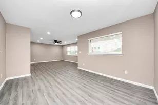 5879 Belcrest St, Houston, TX 77033 - Photo 11