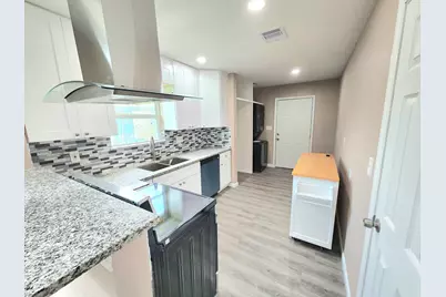 5879 Belcrest Street, Houston, TX 77033 - Photo 39