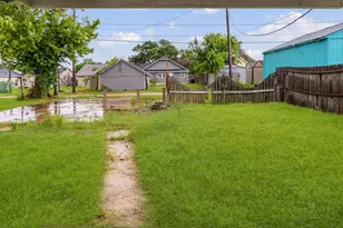 1211 W 2nd St, Freeport, TX 77541 - Photo 5