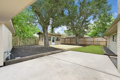11306 Valley Spring Drive, Houston, TX 77043 - Photo 41