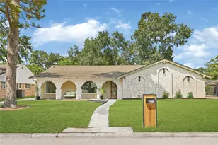 11306 Valley Spring Dr, Houston, TX 77043 - Photo 1