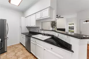 2218 Hopkins St, Houston, TX 77006 - Photo 13