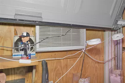 1008 E Houston Street, Highlands, TX 77562 - Photo 39