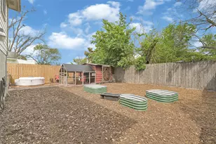 1008 E Houston St, Highlands, TX 77562 - Photo 35