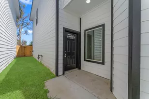 8153 Crestview Dr, Houston, TX 77028 - Photo 3